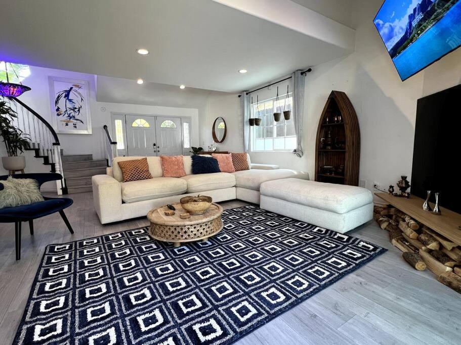 Stylish Mediterranean Villa, Pool, Jacuzzi, Hollywood & Malibu Bliss Лос Анджелис Екстериор снимка