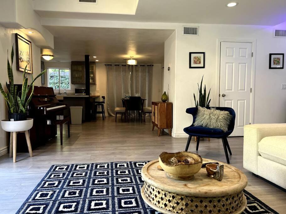 Stylish Mediterranean Villa, Pool, Jacuzzi, Hollywood & Malibu Bliss Лос Анджелис Екстериор снимка